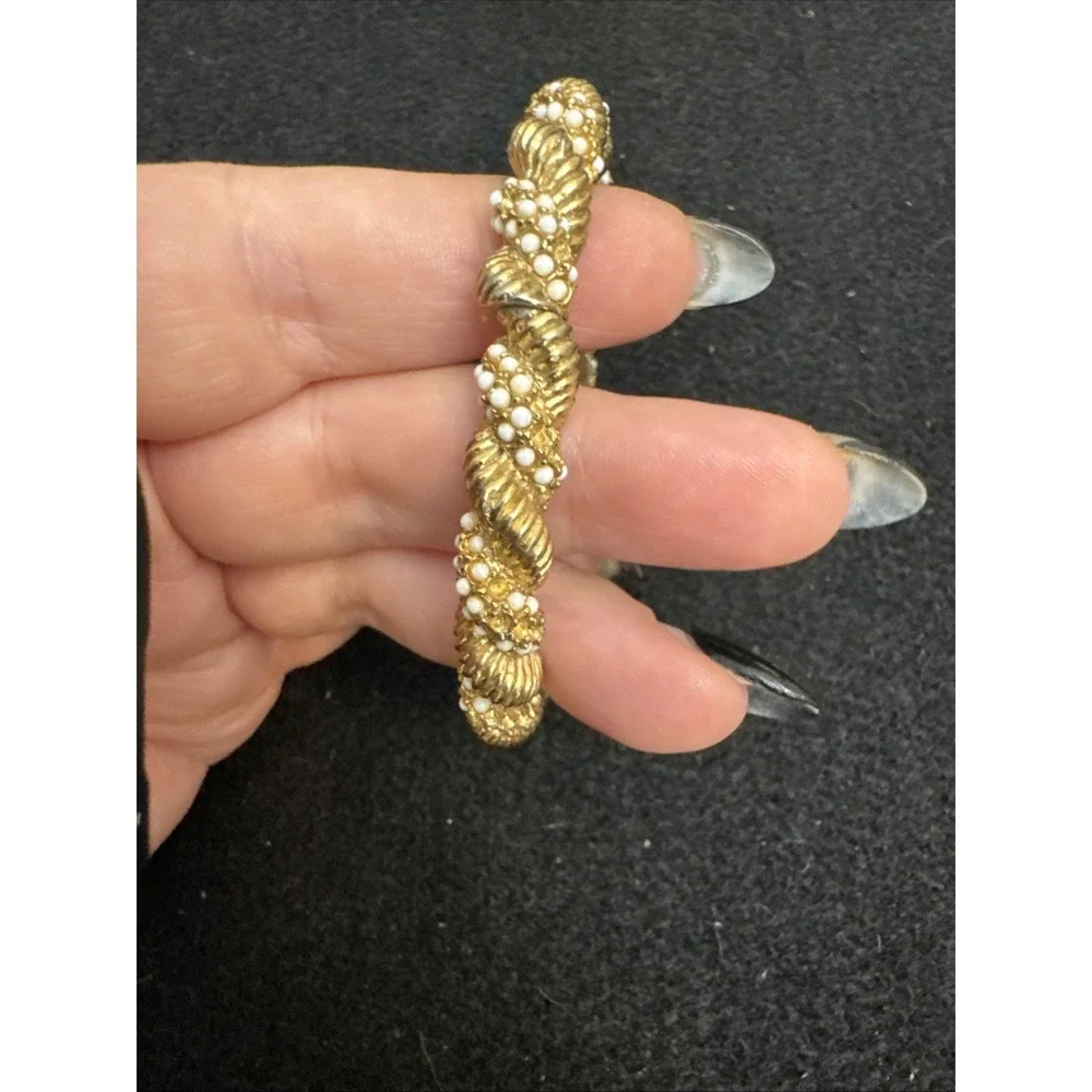 Vintage Signed Hattie Carnegie Vintage Gold Tone Bangle Bracelet Milk Glass ASIS